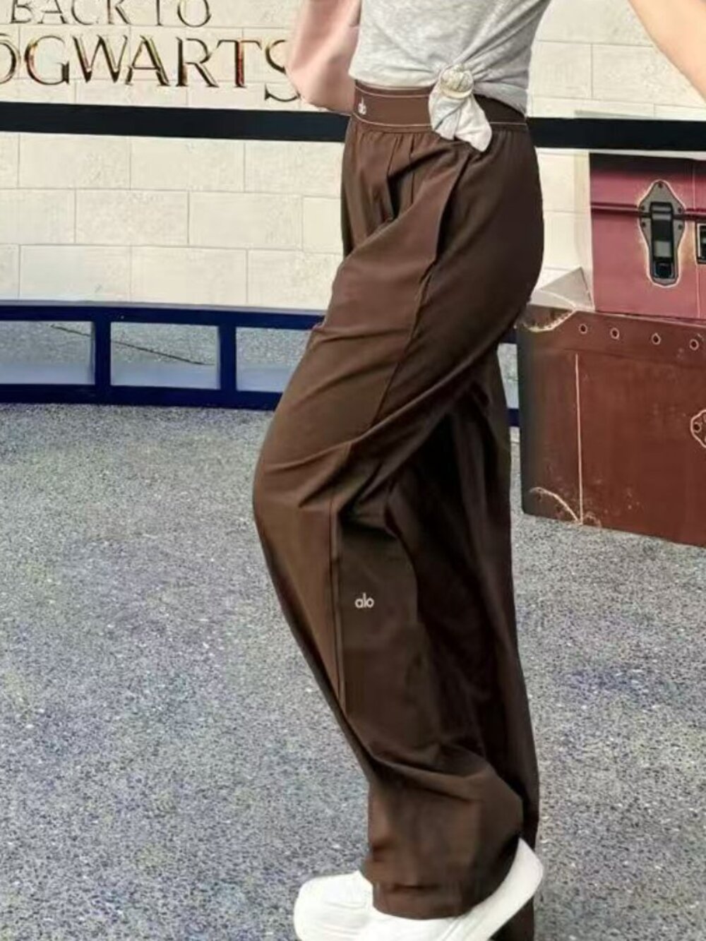 ALO Yoga Suit Up Trouser Coffee Brown (Regular) 🛒 The wildly popular - Picture 9 of 10